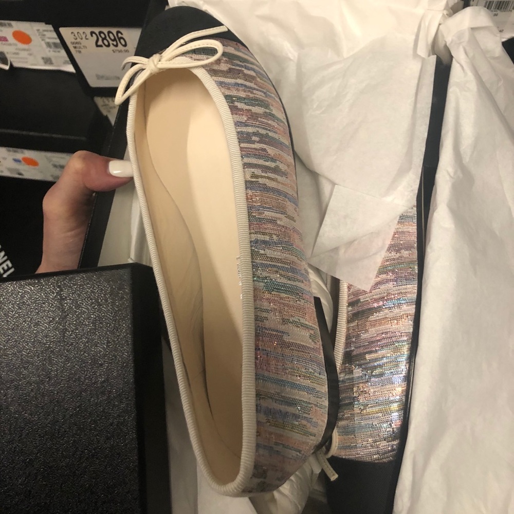 100% Auth Chanel flats sz37 - Picture 3 of 4